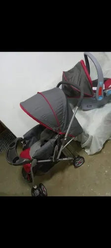 Carrinho de bebê e bebe conforto