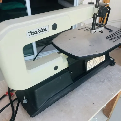 Serra tico-tico MAKITA SJ410 -220V- pouquissimo uso.