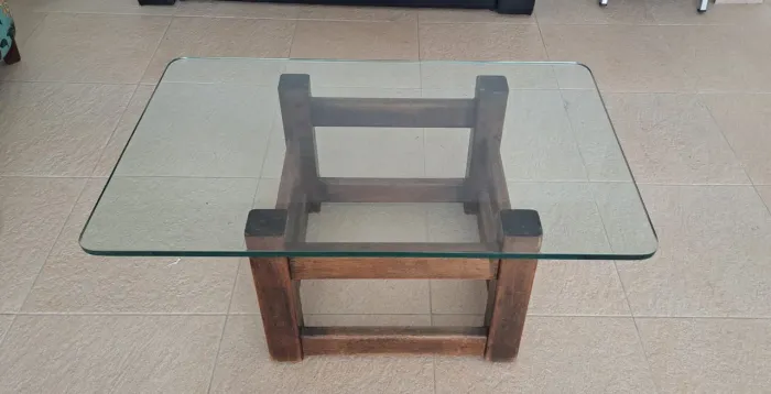 Mesa de Centro em Madeira Maciça com Tampo de Vidro - 95 x 60 cm