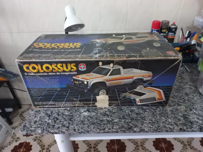 Carrinho de controle remoto colossus da estrela com caixa e manual 
