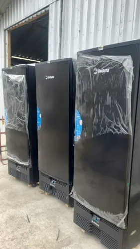 NZ. Freezer vertical porta sólida 570L Imbera
