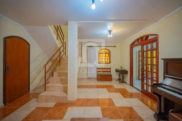Casa à venda na Vila Yara, Osasco | 5 quartos, suíte, área gourmet e piscina