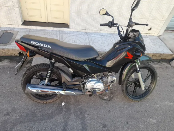Vendo excelente moto poucas vezes usada