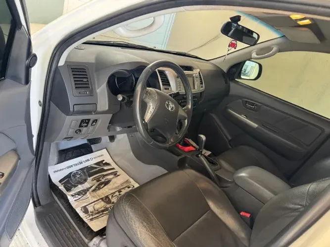 Toyota Hilux CD SRV D4-d 4X4 3.0 TDI Diesel AUT 2013