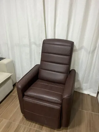 Poltrona de couro reclinável 