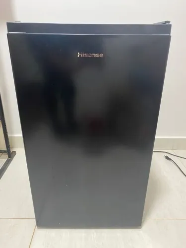 Frigobar hisense 90 litros. ( Leia o anúncio)