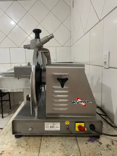 Fatiadora de carnes inox lamina 350mm Skymsen FC-350-N