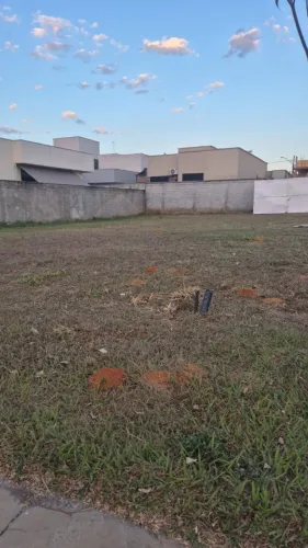 Lote no parque ville pinheiros. 325mt. Quitado.