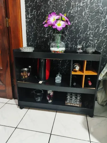 Vendo: painel de TV até 50 polegadas-  valor: 400<br><br>Barzinho de sala- valor: 200