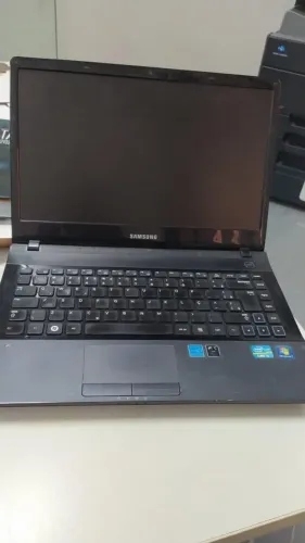 Notebook Samsung i5 NP300E4A ? Ótimo desempenho + carregador incluso.