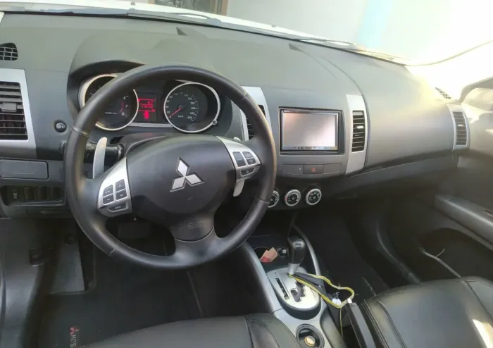 Mitsubishi Outlander 2.0 16V 160cv Aut. 2012