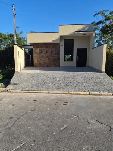 Casa Nova à Venda no Condomínio Pérola da Serra  Vista para Área Verde e Projeto Moderno!