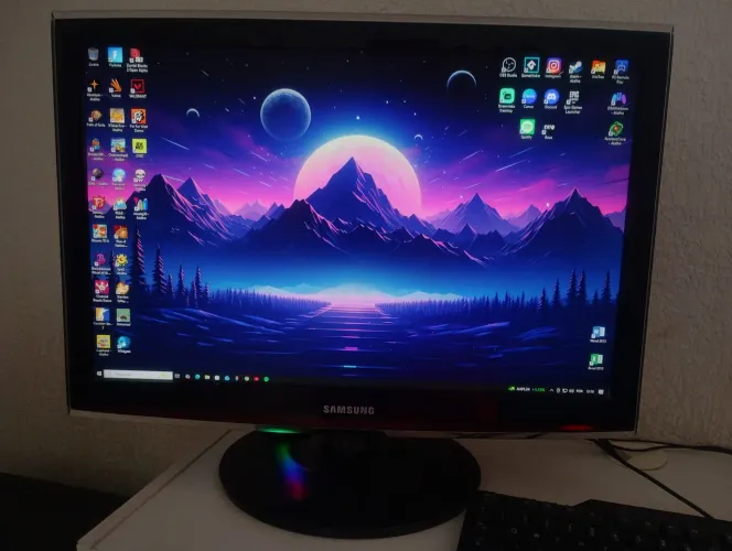 Monitor Samsung SyncMaster T240 - 24 polegadas (Resolução 1920x1200 - Superior a Full HD)