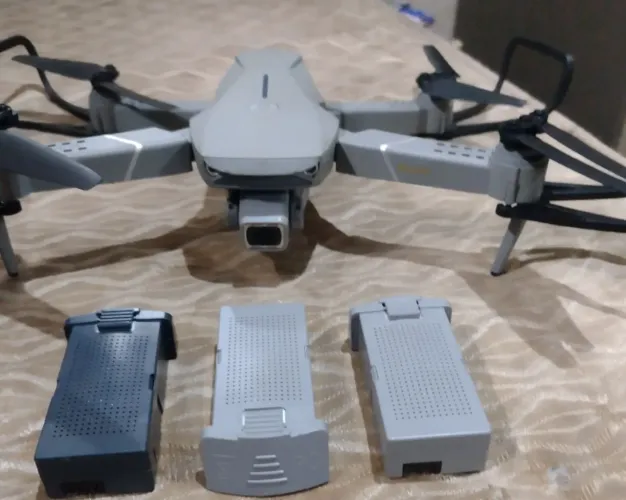 Drone eachine pro com três baterias
