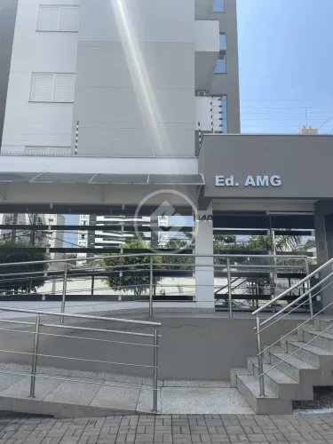 # Sala Comercial para locação em área privilegiada no Bosque da Saúde, Edifício AMG com 32