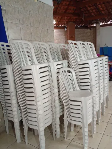 Mesas e cadeiras