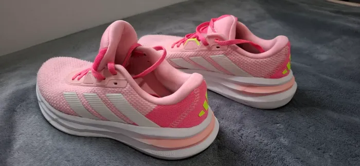 Tênis Adidas n? 37 semi novo