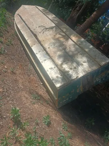 *Vendo ou troco barco*