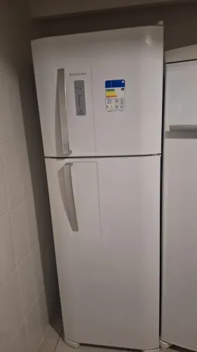 Geladeira Eletrolux com freezer