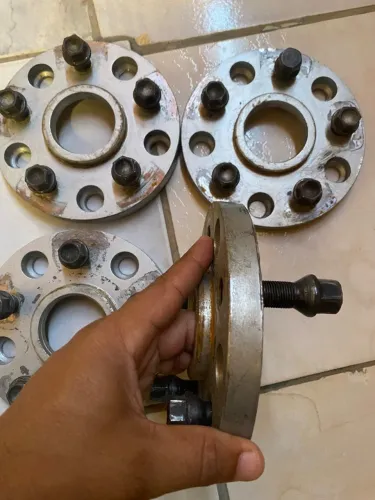 Vende-se 4 adaptadores de rodas.