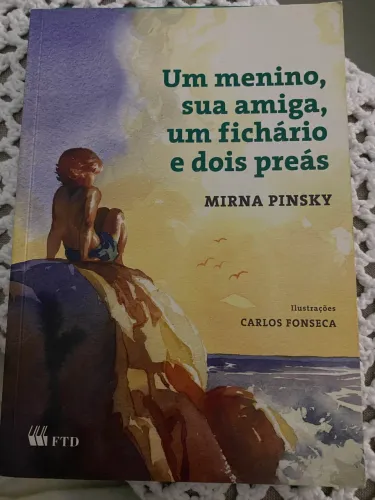 Livro um menino,sua amiga, um fichário e dois preás