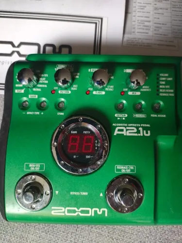 Pedaleira Zoom A2.1u