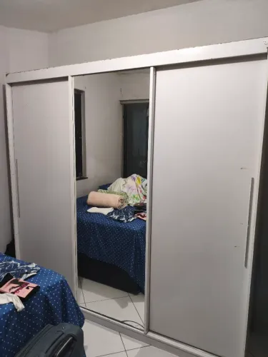 Guarda roupa de casal com espelho grande