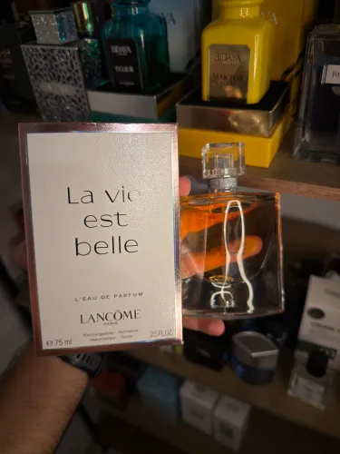 PERFUME LÁ VIE EST BELLE 
