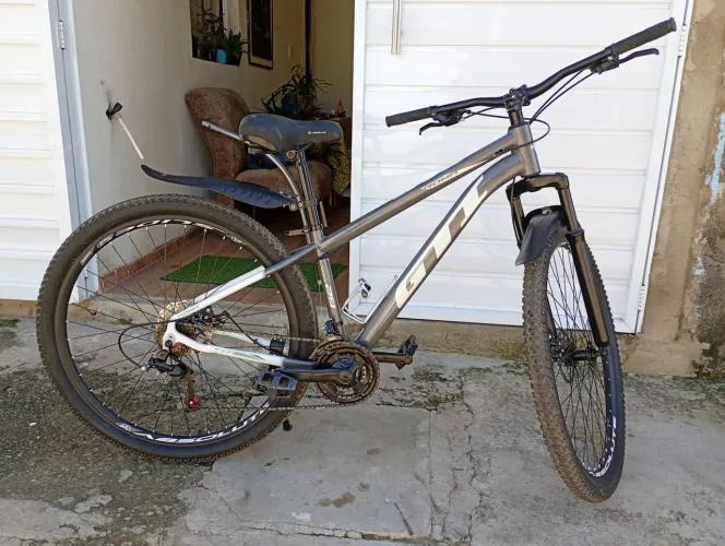 Vendo bicicleta aro 29 semi nova 