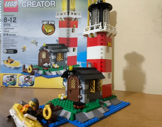 LEGO Creators 3 em 1 - Farol, Casa na Praia ou Oficina de Barcos.