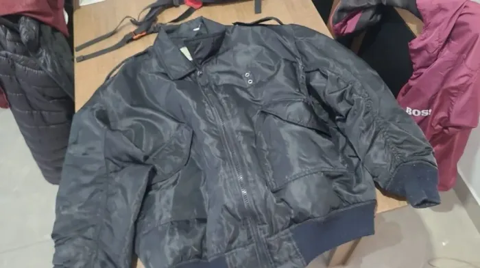 VENDE-SE JAQUETA DE FRIO