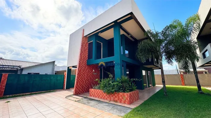 Sobrado com 03 SUITES, 05 BANHEIROS E PISCINA PRIVATIVA à venda, 186 m² por R$ 750.000,00