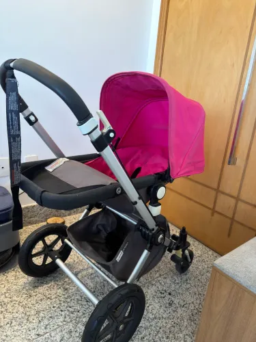 VENDO CARRINHO BEBÊ IMPORTADO- ótimo estado!!