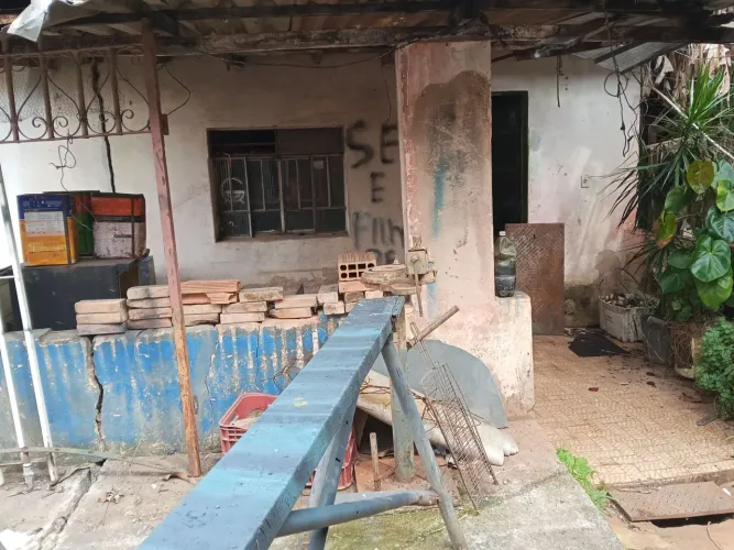 Lote e serralheria