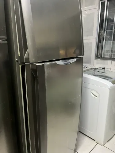 Vende se geladeira em ótimo estado 