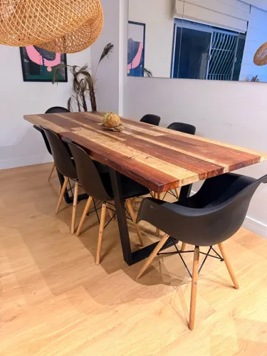 Mesa de jantar madeira de demolição 1,88 + 6 cadeiras Eames