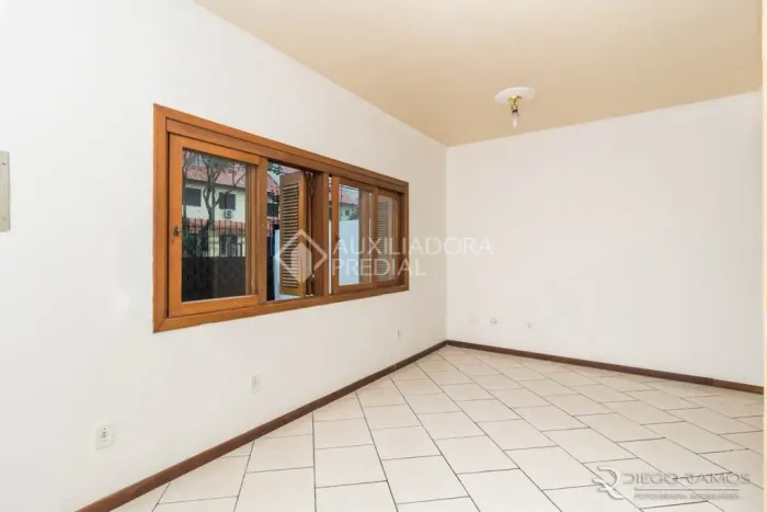 CASA RESIDENCIAL 3 QUARTOS 1 SUITE 2 VAGAS ZONA SUL PORTO ALEGRE