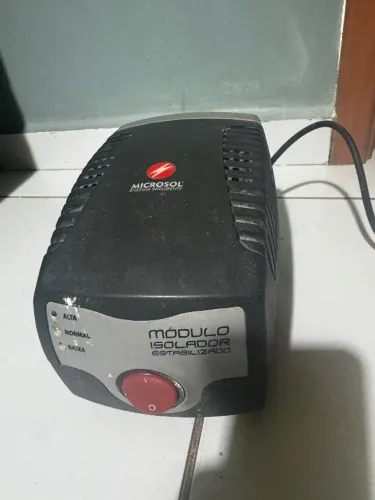 Estabilizador isolado 440 VA