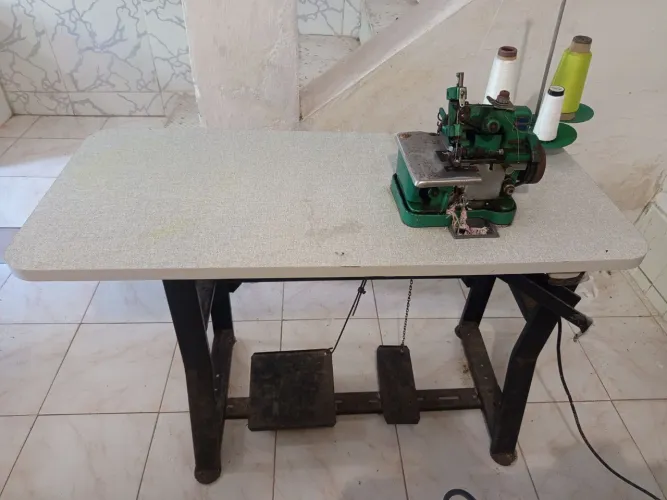 Máquina de costura overloque semi industrial 