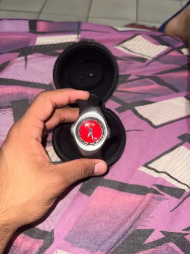Relógio oaklay crush 1.0 fundo red