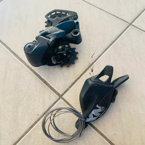 Sram ( câmbio Gx Lunar e passador NX)