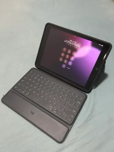 iPad 9ª Geração 64GB Wi-Fi + Teclado Logitech | Impecável
