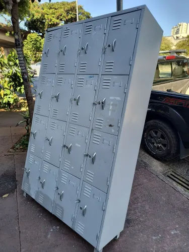 Armário 16 portas