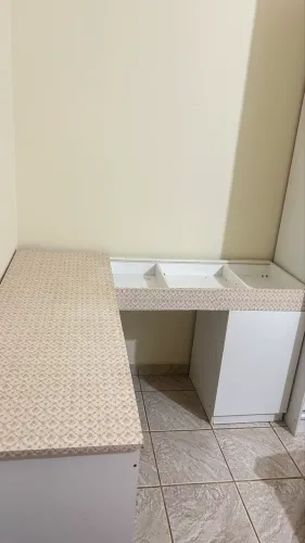 Penteadeira/Escrivaninha + 2 cadeiras