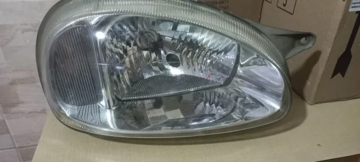Farol do corsa wind 