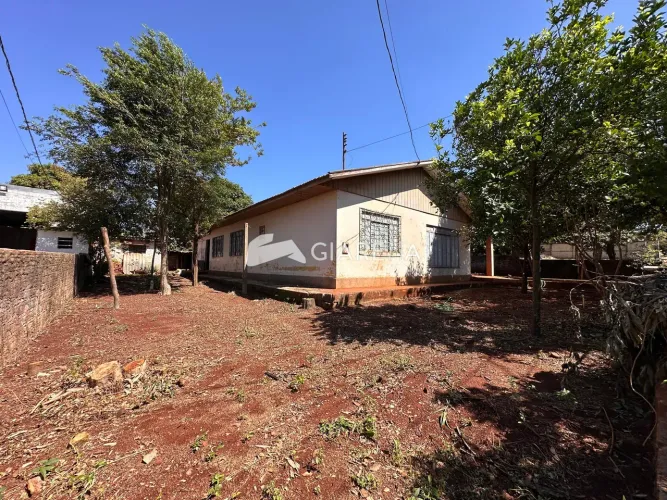 Terreno com casa no lote à venda na região central da cidade, CENTRO, TOLEDO-PR