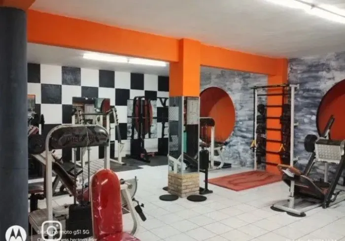 Vende academia completa