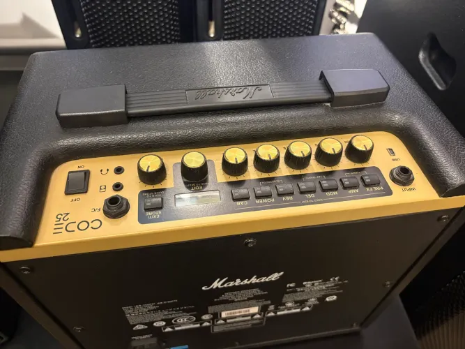 Combo Amplificador para Guitarra Marshall Code 25 25W 110V