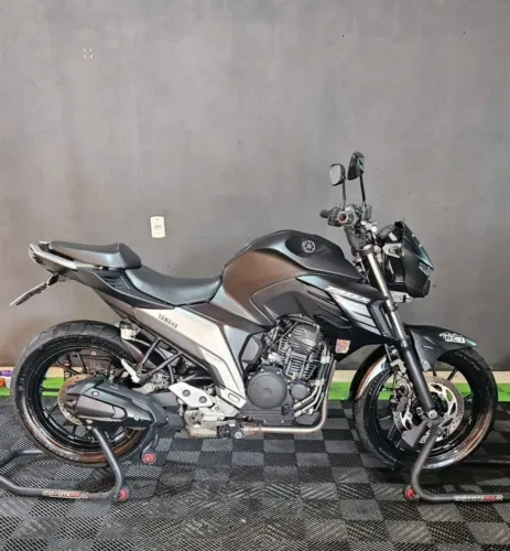 VENDO YAMAHA FAZER 250 2021/22<br>
