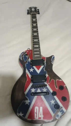 Guitarra les paul com emg ativo